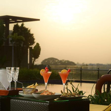 Radisson Blu Hotel Guwahati Zewnętrze zdjęcie