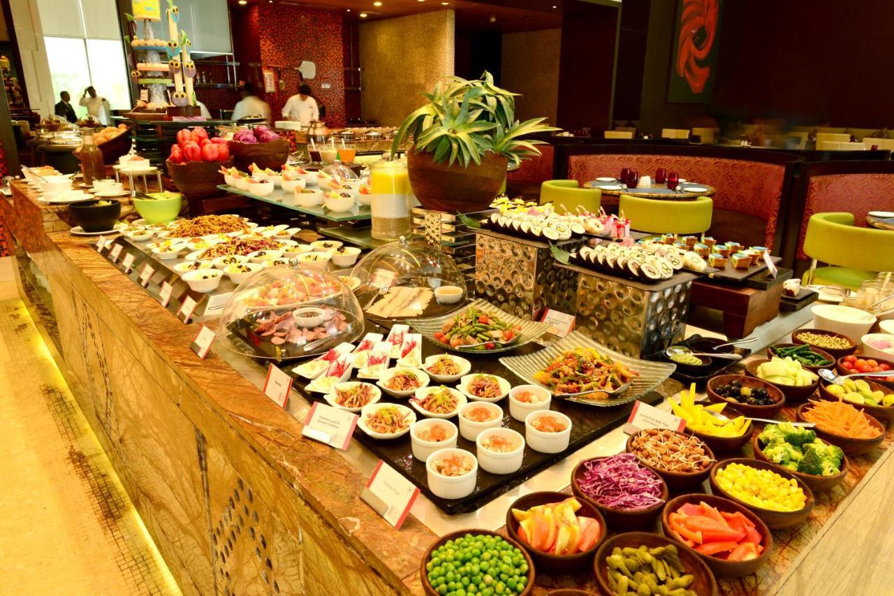 Radisson Blu Hotel Guwahati Zewnętrze zdjęcie A salad bar