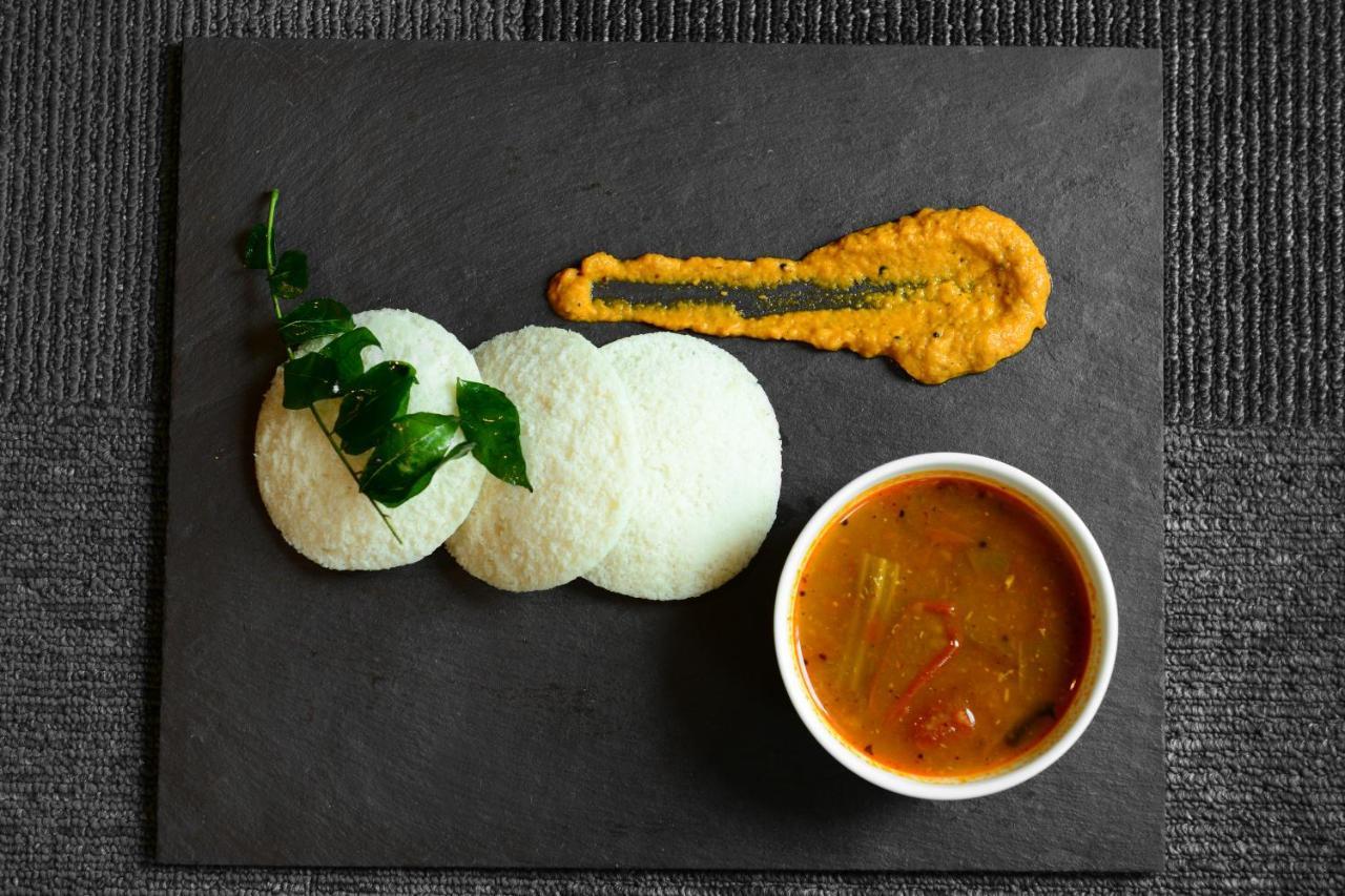 Radisson Blu Hotel Guwahati Zewnętrze zdjęcie Idli, sambar and chutney