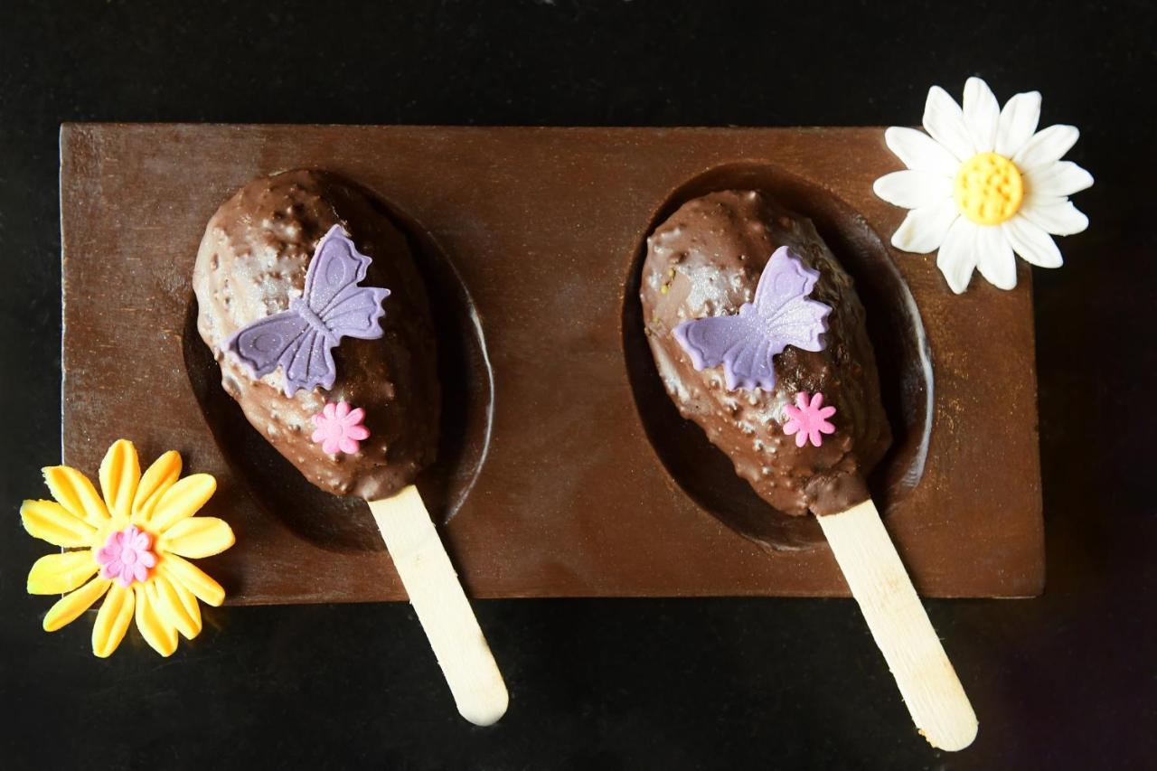 Radisson Blu Hotel Guwahati Zewnętrze zdjęcie Chocolate-covered marzipan