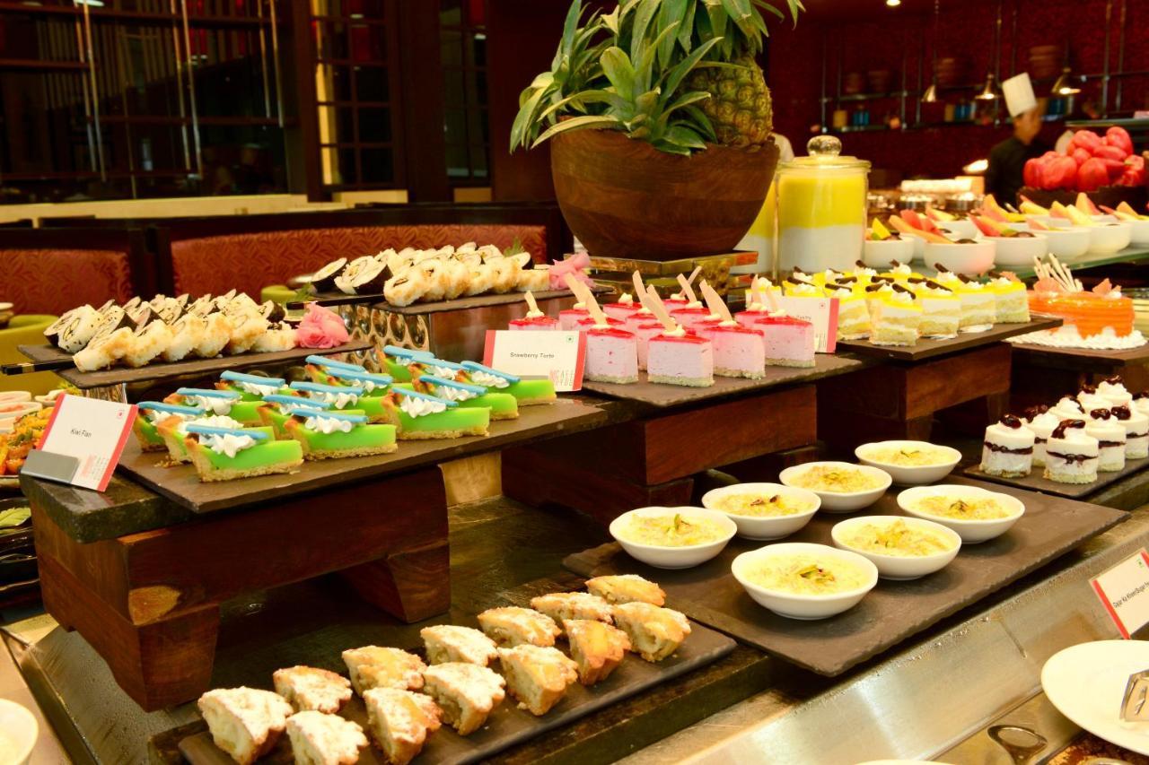 Radisson Blu Hotel Guwahati Zewnętrze zdjęcie A dessert buffet