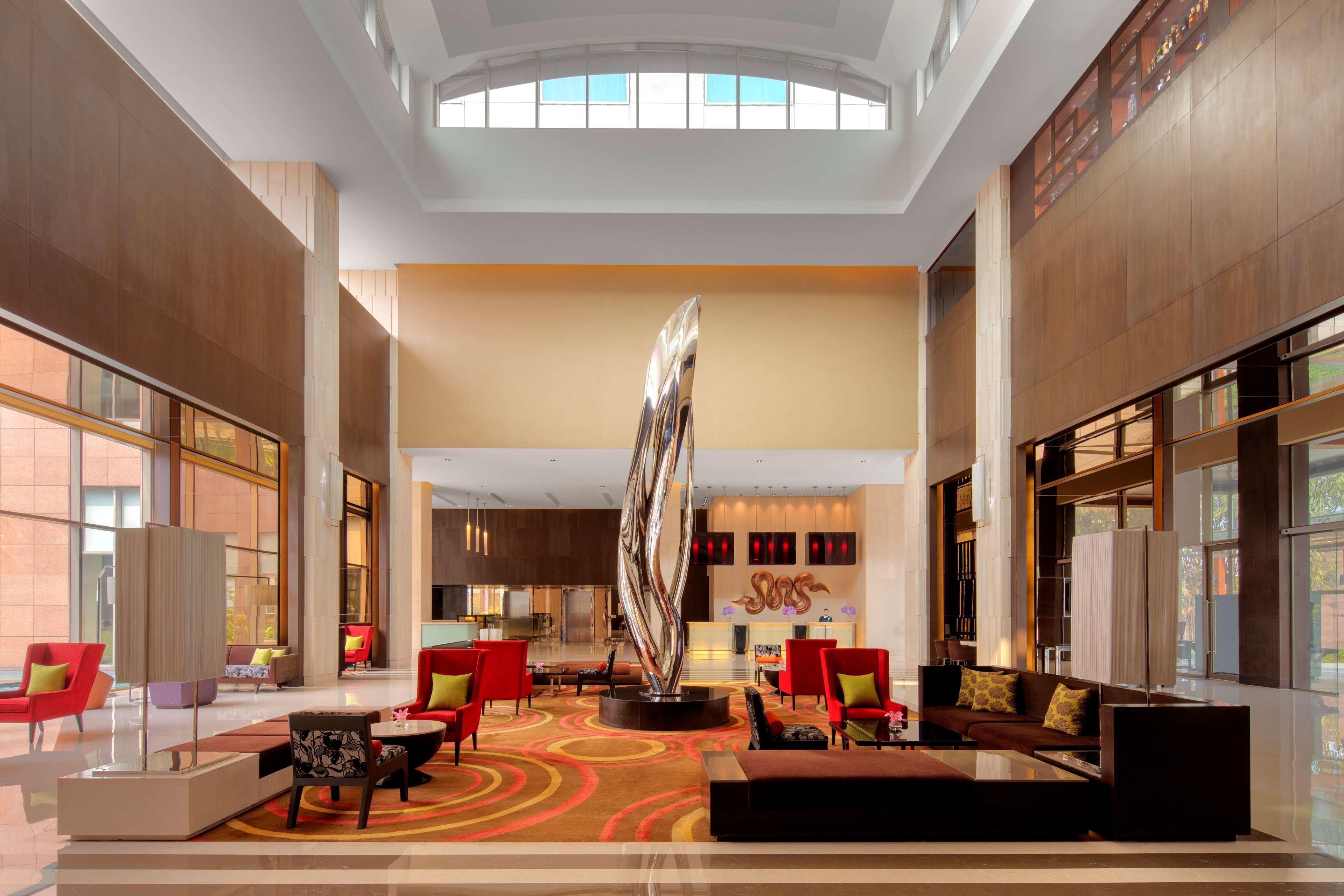 Radisson Blu Hotel Guwahati Zewnętrze zdjęcie Lobby
