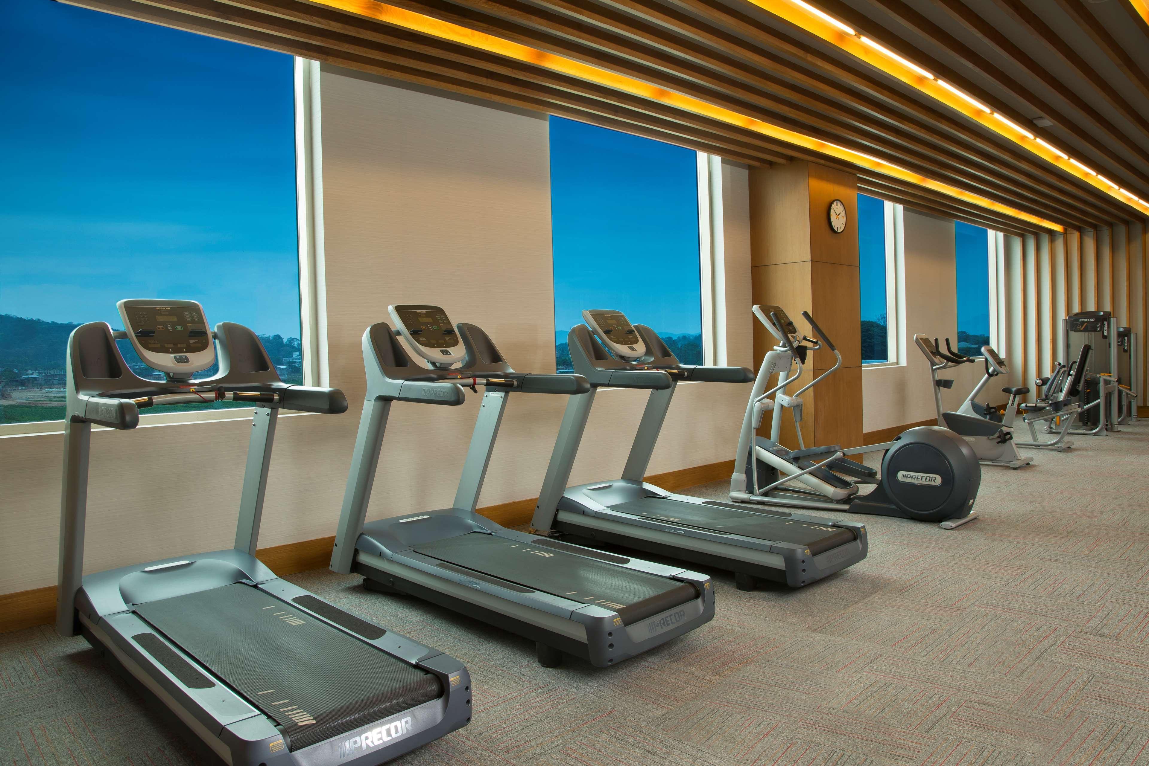 Radisson Blu Hotel Guwahati Zewnętrze zdjęcie The gym at the hotel