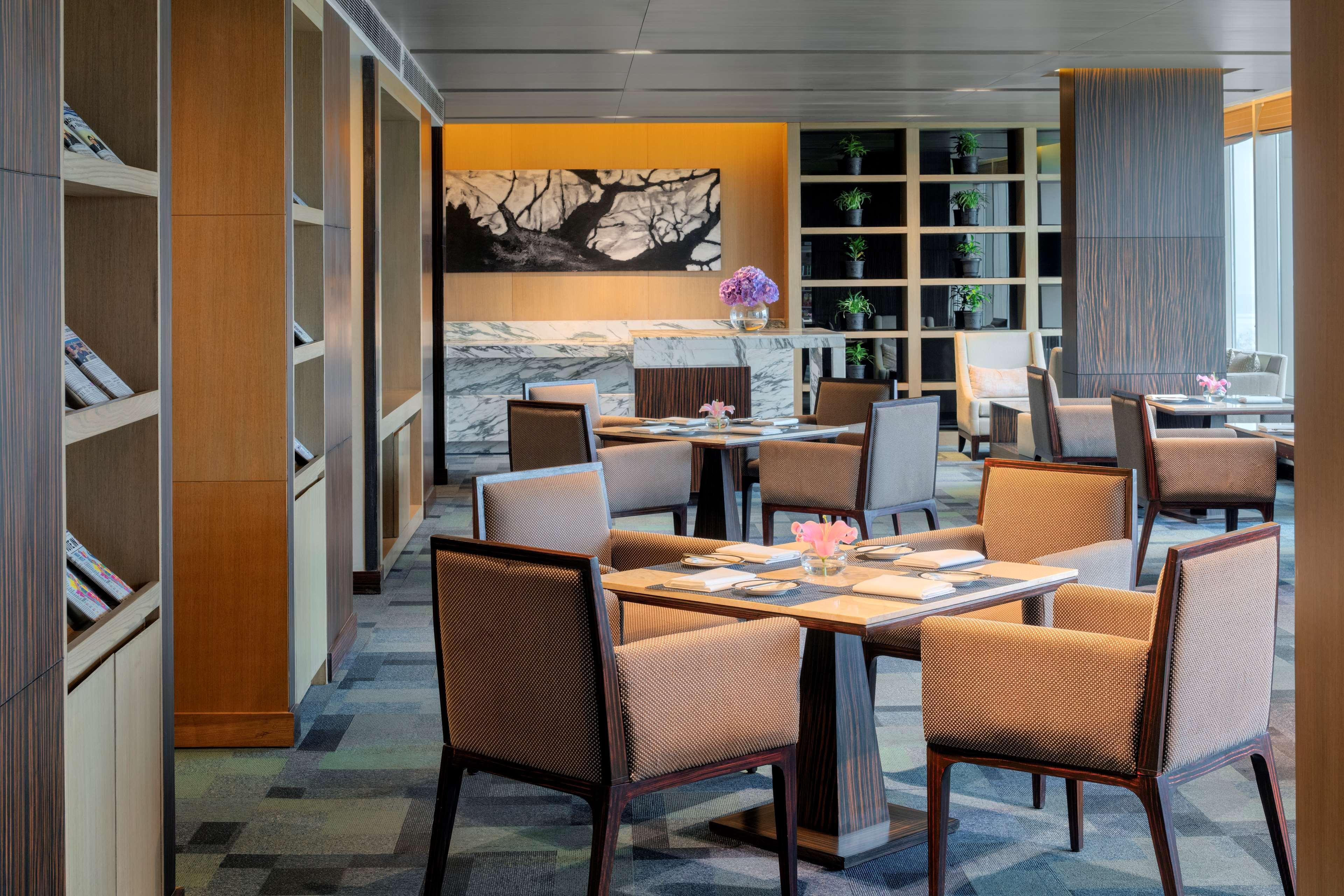 Radisson Blu Hotel Guwahati Zewnętrze zdjęcie The Club at Hong Kong International Airport