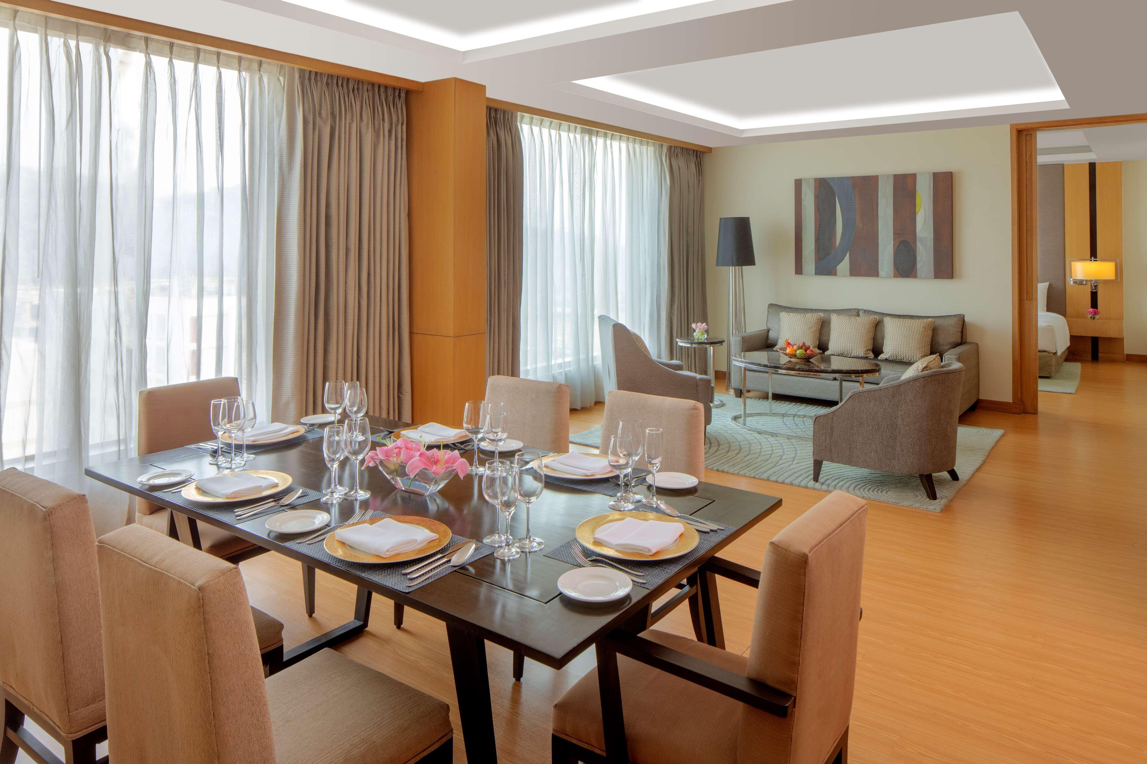 Radisson Blu Hotel Guwahati Zewnętrze zdjęcie A suite at the hotel