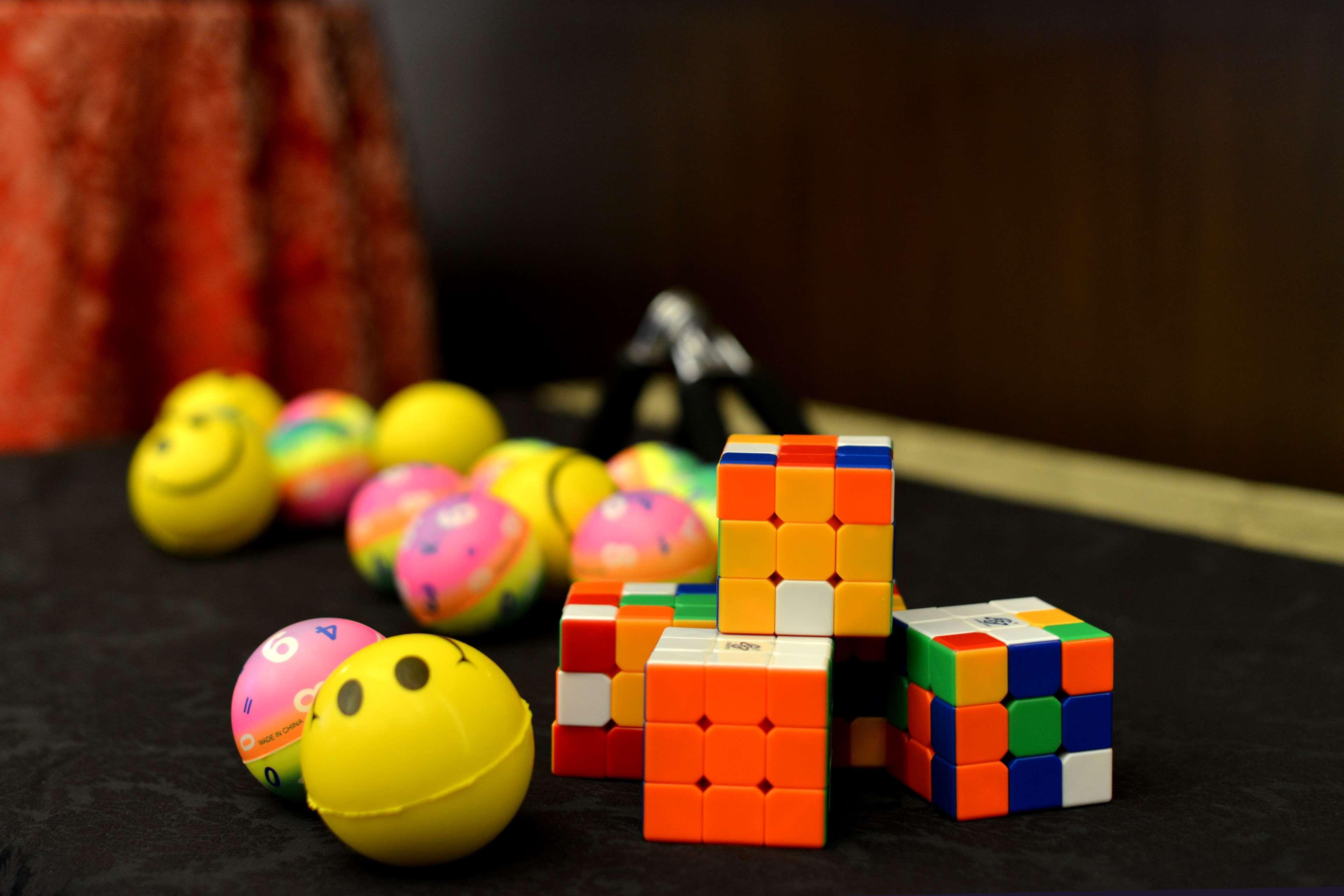Radisson Blu Hotel Guwahati Zewnętrze zdjęcie A variety of speedcubes