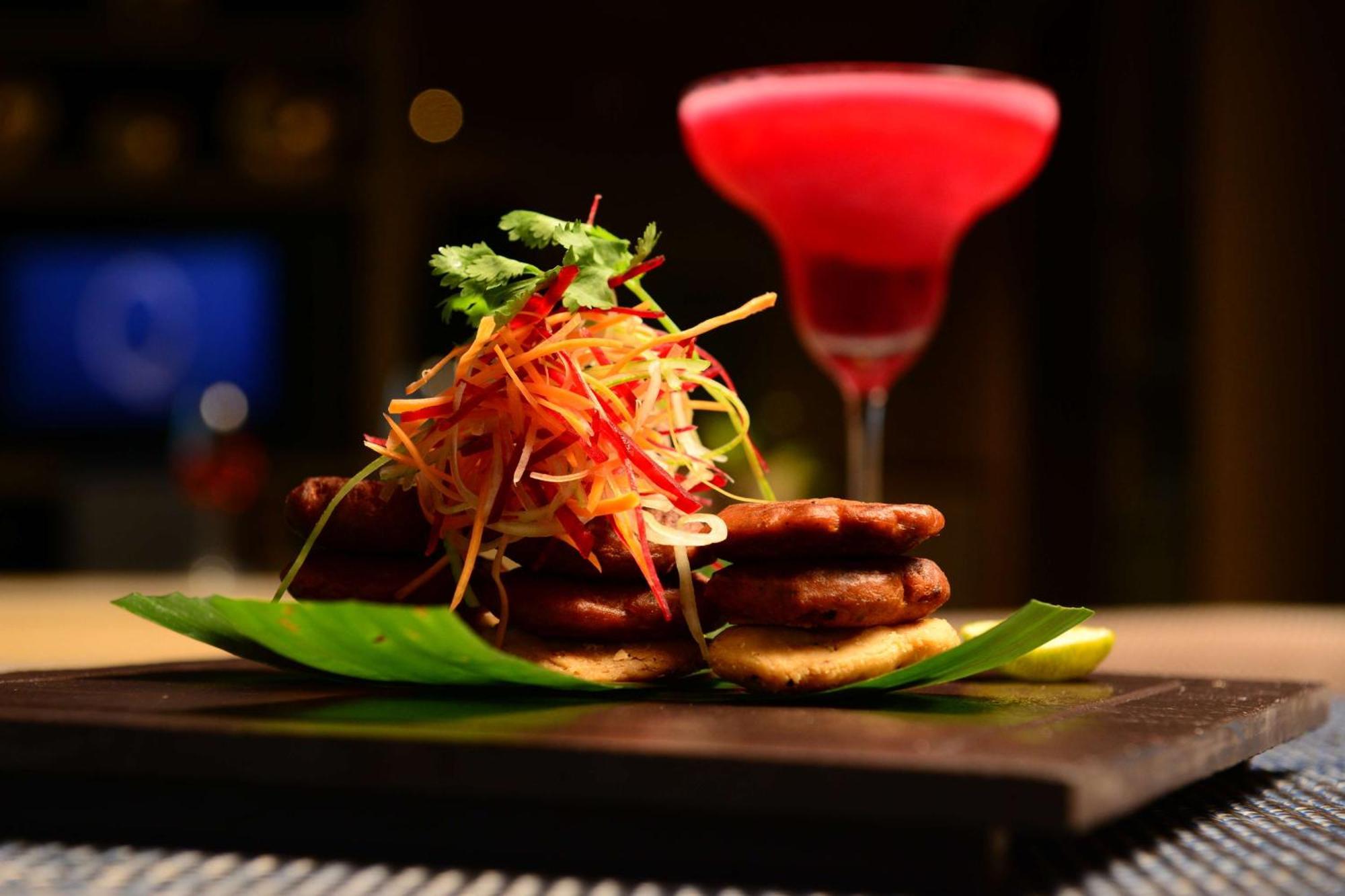 Radisson Blu Hotel Guwahati Zewnętrze zdjęcie A cocktail and a snack