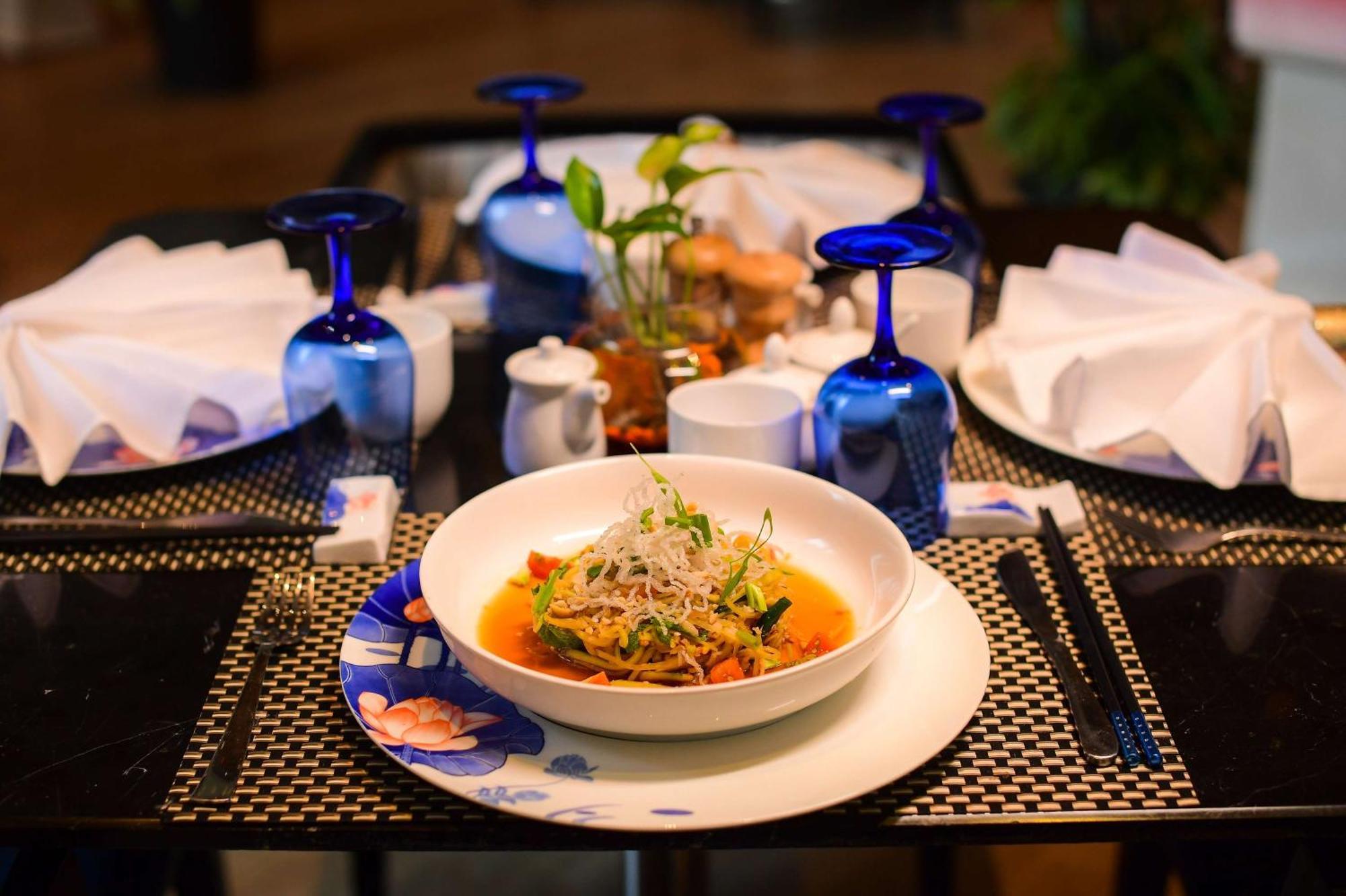 Radisson Blu Hotel Guwahati Zewnętrze zdjęcie A dish of Thai cuisine
