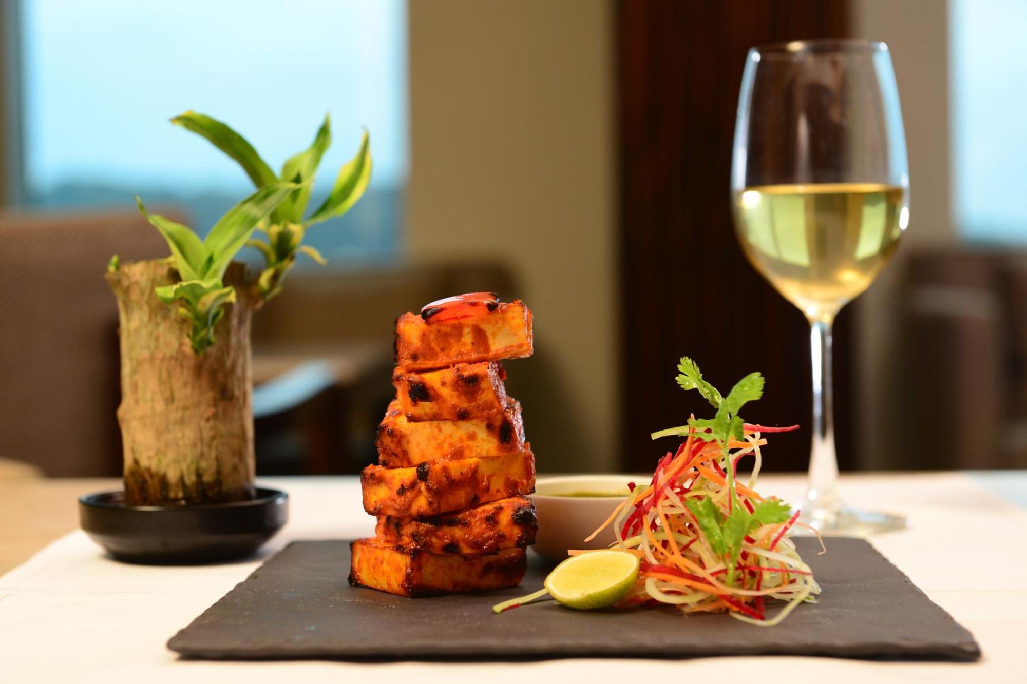 Radisson Blu Hotel Guwahati Zewnętrze zdjęcie Paneer tikka