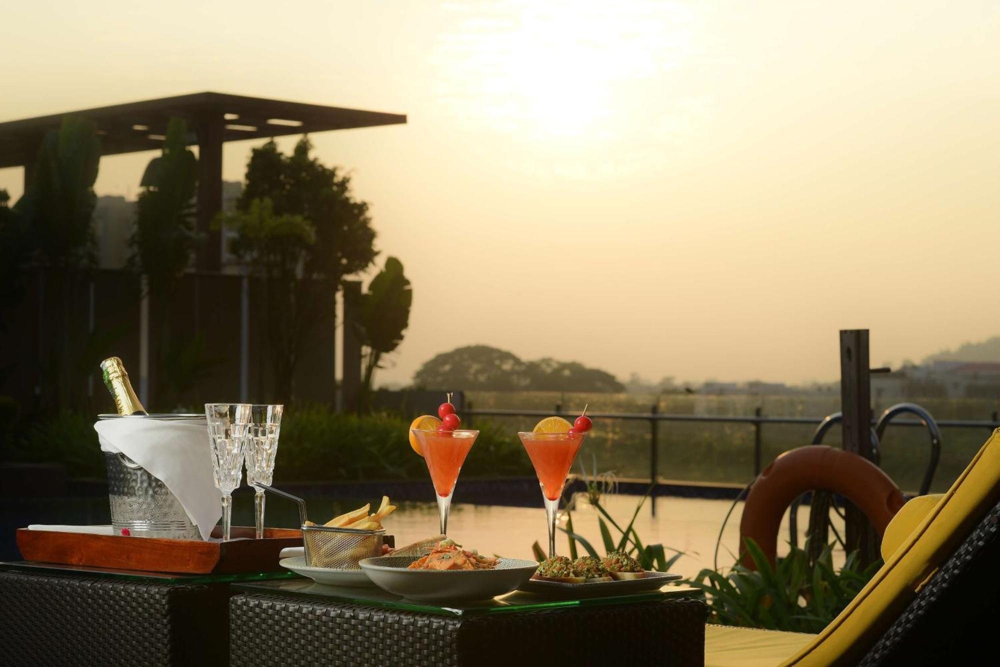 Radisson Blu Hotel Guwahati Zewnętrze zdjęcie